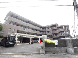 エストマール川名